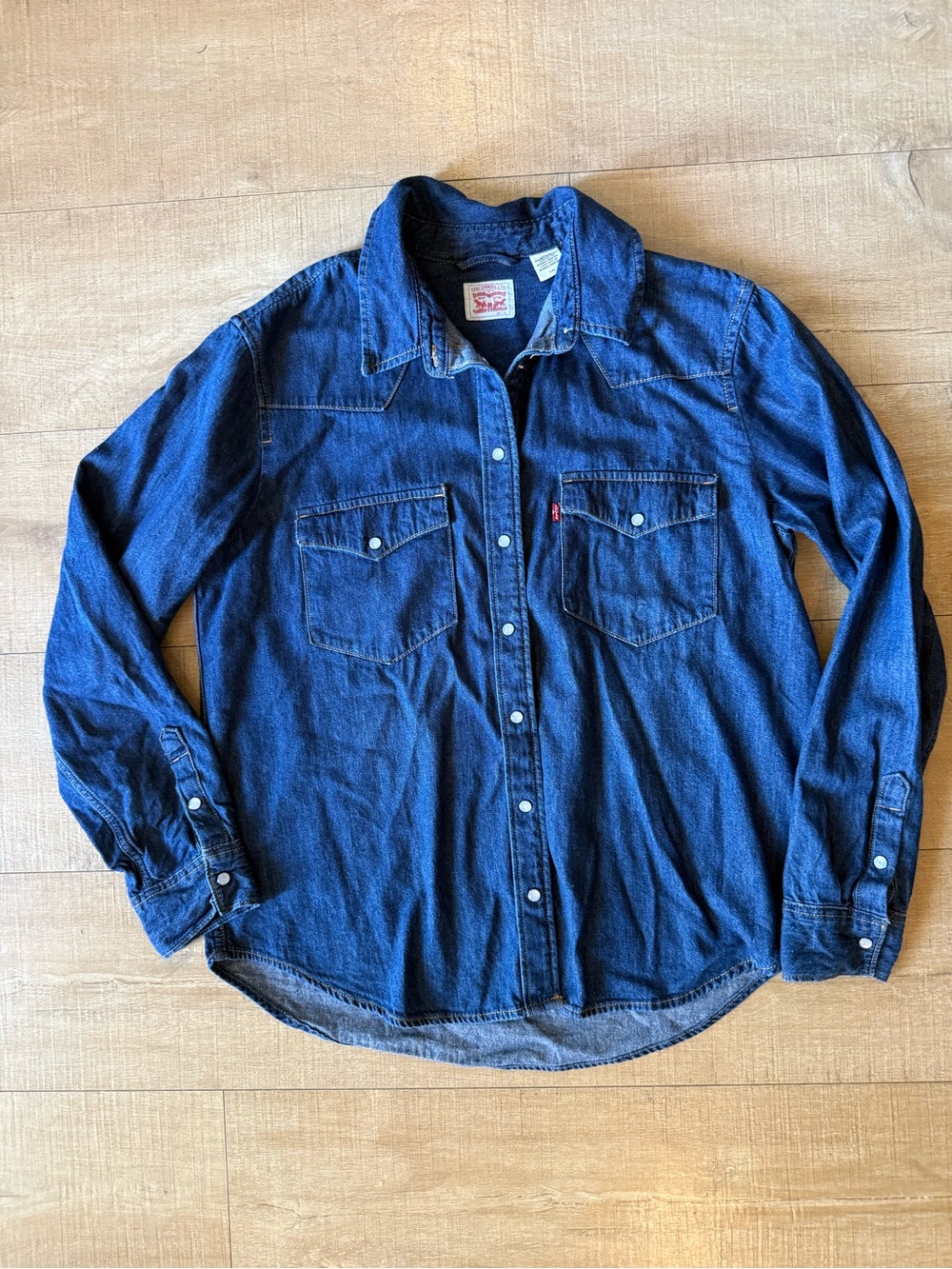 Levi’s Pearl Snap Women's Shirt Denim Retro Western Cowgirl Size large indigo